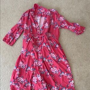 Gownies recovery robe with internal pockets for drain storage